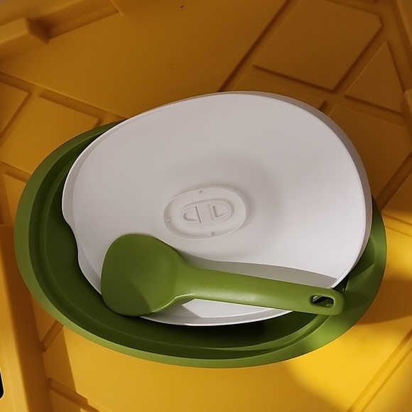 Tupperware serving essentials - Picture 3 of 3